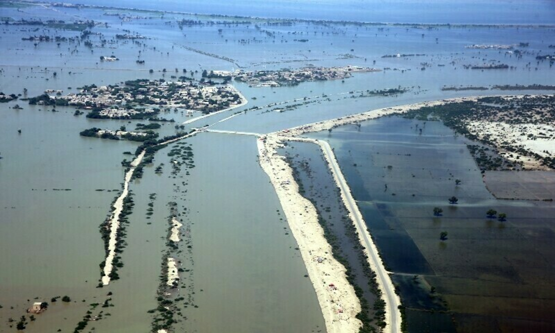 Flood Risk Assessment & Proposal of Mitigation Measures for the Right Bank of Indus River